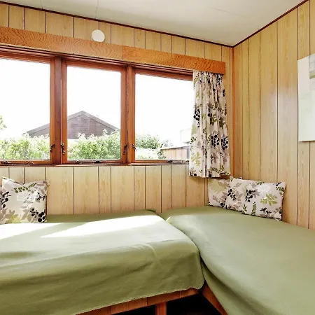 Two-bedroom Holiday In 3 *